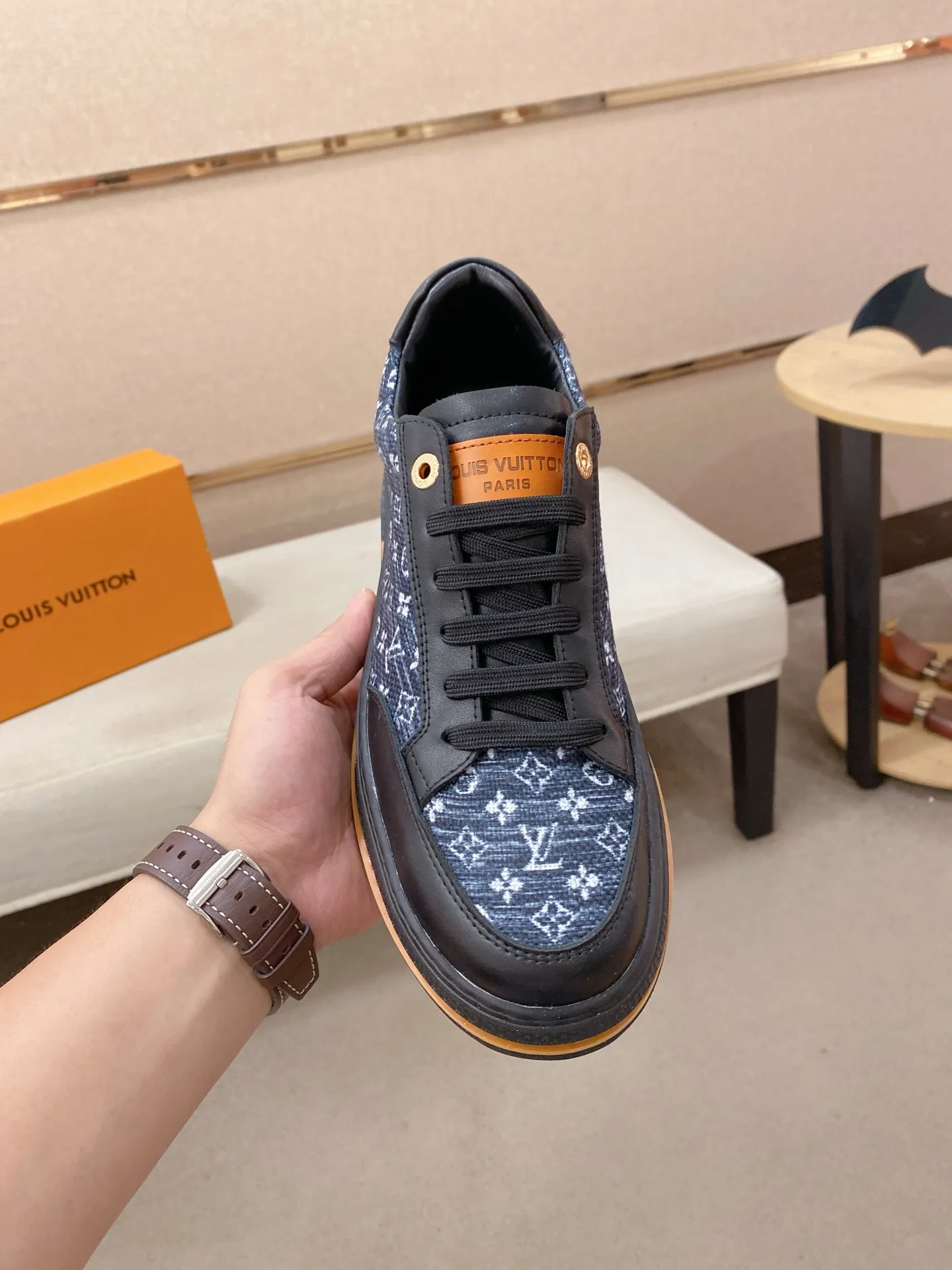 Men's clothing and shoes 400💰Louis Vuitton (Louis Vuitton/LV) top 🔍🔍 new models are on sale at the same time, the upper 🇮🇹 imported first-layer cowhide from Italy, fully imported sheepskin lining 💪💪, completely 1⃣️ to 1 ⃣️Re-engraved🇮🇹💪💪, ⚠Sole: The original sole is specially provided by the original factory, the exclusive movable molded sole is super comfortable, ⚠The original factory follows the order, 🔍🔍high quality, you can enter and exit the counter at will, welcome to compare⚠. Code number:38-44